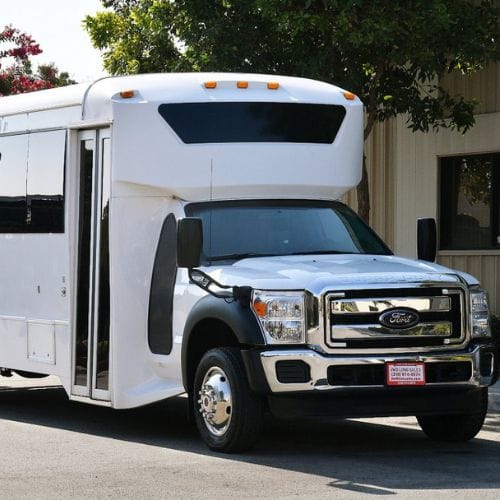 full-white-birthday-party-coach