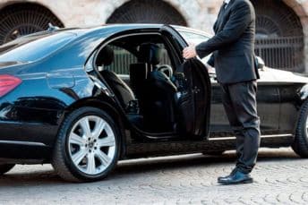 chauffeurer providing car service